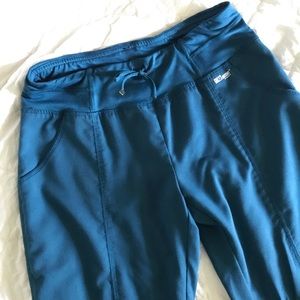 Listing set aside for seven_hugs ✨